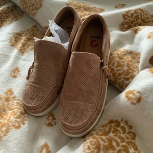 Billy perf low Womens Sneakers. Perforated Front Zip. Work, travel. Sz. 10. NWOB